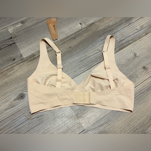 SKIMS Kim Kardashian naked plunge bra medium new with tags - Picture 2 of 4